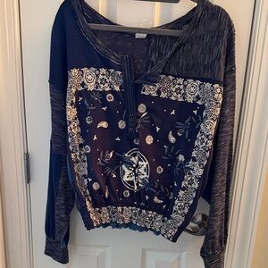 We the Free Navy Patterned Long Sleeve Top Size Small Like New